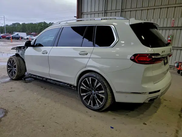5UXCW2C02M9E34796 2021 BMW X7 - Image 2