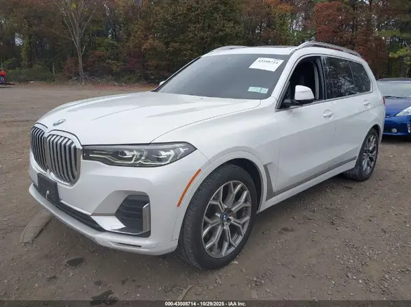 5UXCW2C02M9E53946 2021 BMW X7 - Image 2