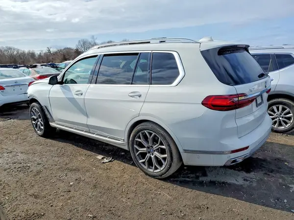 5UXCW2C02M9F48409 2021 BMW X7 - Image 2