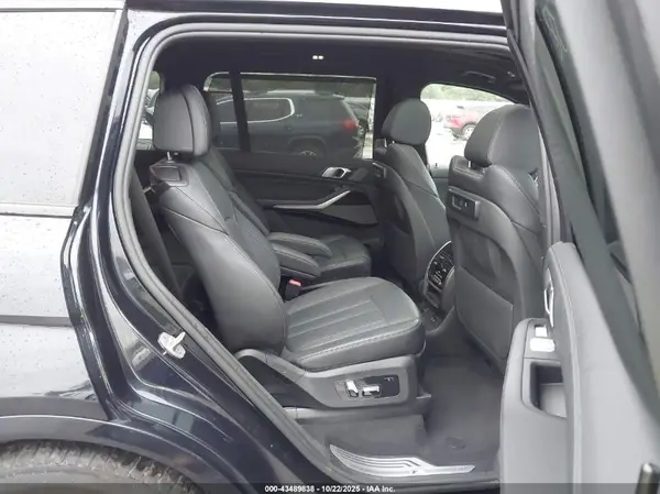 5UXCW2C02M9F55053 2021 BMW X7 - Image 8