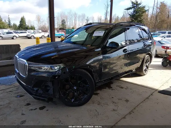 5UXCW2C02M9G63818 2021 BMW X7 - Image 2