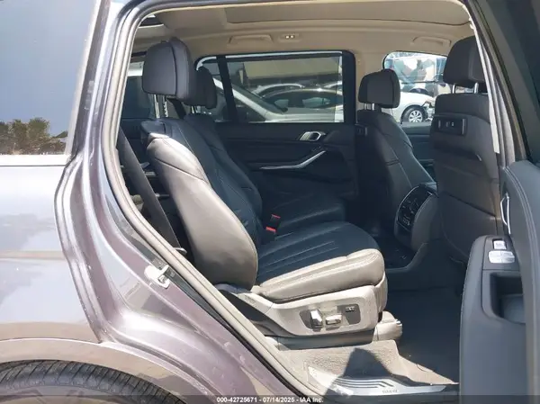 5UXCW2C02M9H68228 2021 BMW X7 - Image 8