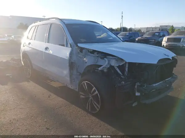 5UXCW2C02N9J88590 2022 BMW X7 - Image 1