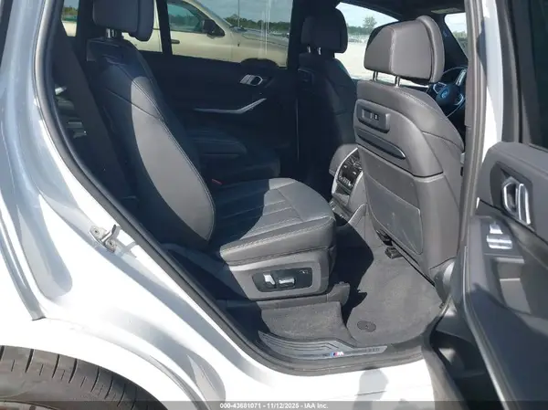 5UXCW2C02N9K60324 2022 BMW X7 - Image 8