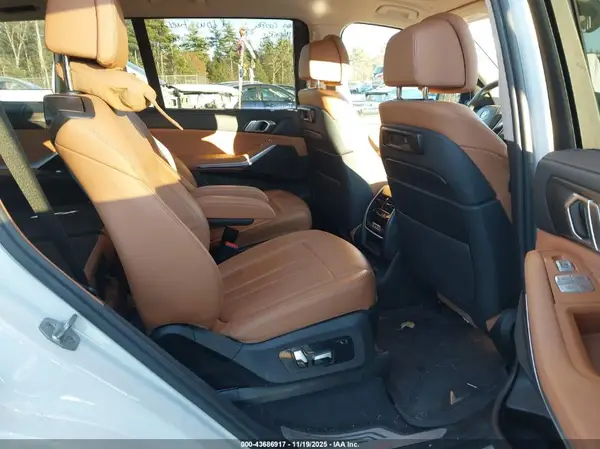 5UXCW2C02N9L06072 2022 BMW X7 - Image 8