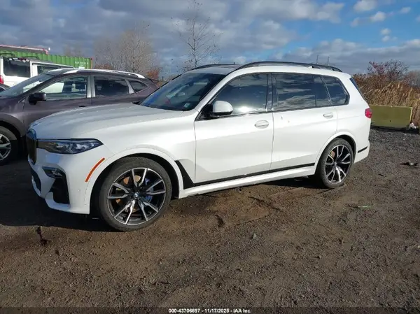 5UXCW2C02N9M47322 2022 BMW X7 - Image 2