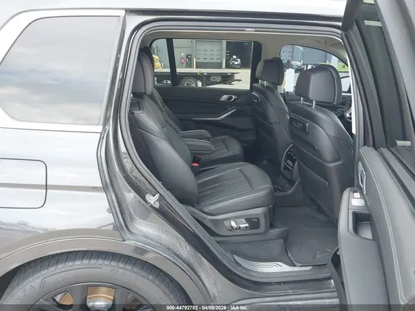 5UXCW2C03L9A00594 2020 BMW X7 - Image 8