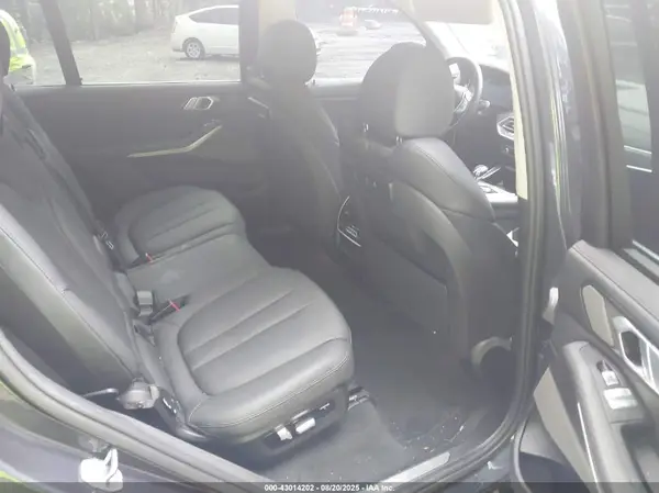 5UXCW2C03L9B75203 2020 BMW X7 - Image 8