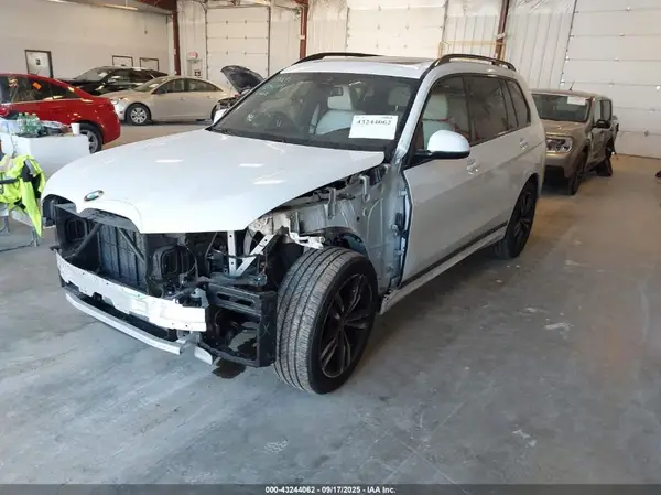 5UXCW2C03M9E55172 2021 BMW X7 - Image 2