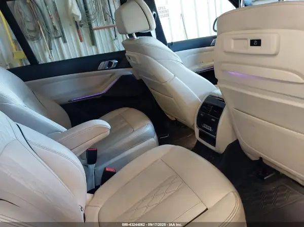 5UXCW2C03M9E55172 2021 BMW X7 - Image 8