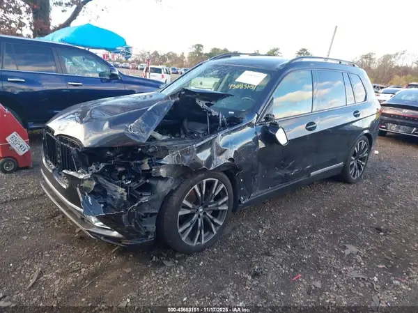 5UXCW2C03M9E56841 2021 BMW X7 - Image 2