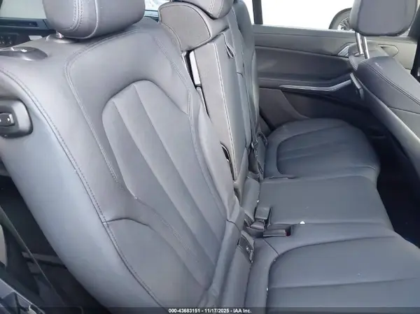 5UXCW2C03M9E56841 2021 BMW X7 - Image 8