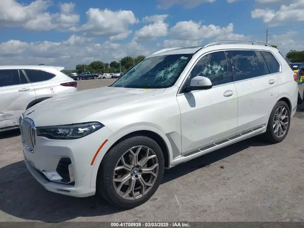 5UXCW2C03M9F63758 2021 BMW X7 - Image 2