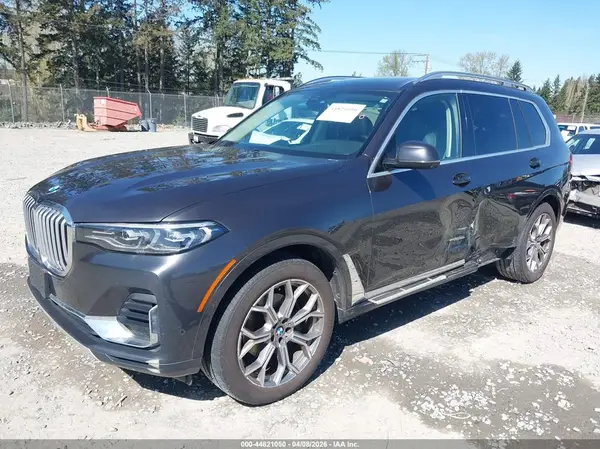 5UXCW2C03M9F64585 2021 BMW X7 - Image 2