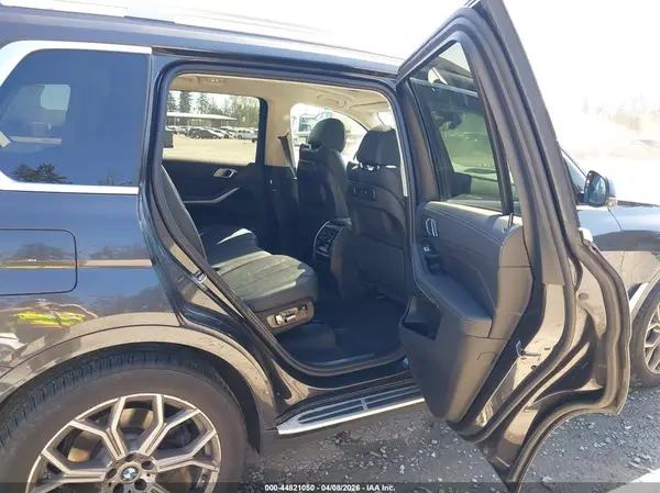 5UXCW2C03M9F64585 2021 BMW X7 - Image 8