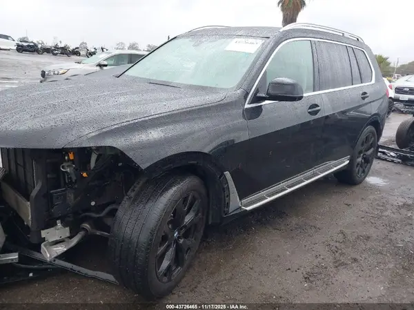 5UXCW2C03M9F75439 2021 BMW X7 - Image 2