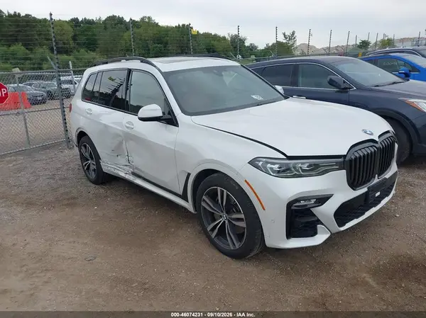 5UXCW2C03N9J12702 2022 BMW X7 - Image 1