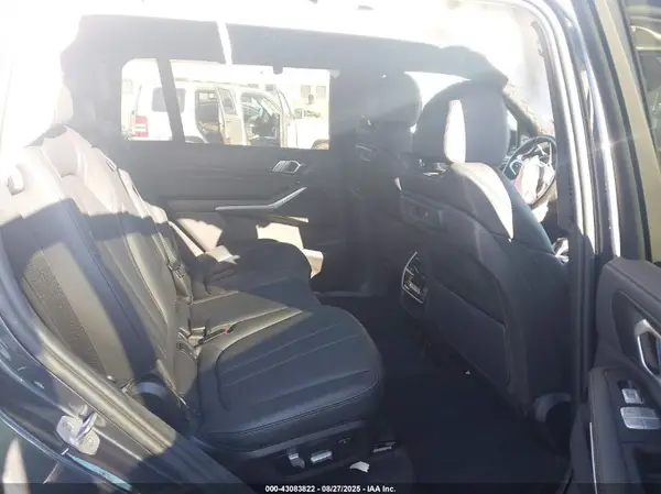 5UXCW2C03N9K13514 2022 BMW X7 - Image 8