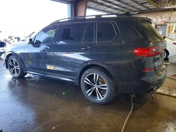 5UXCW2C03N9K70165 2022 BMW X7 - Image 2