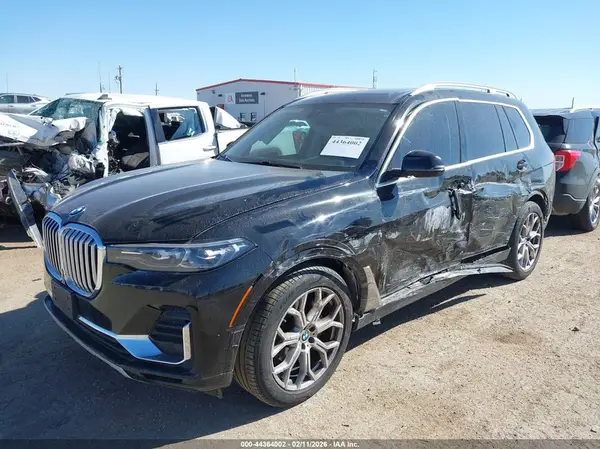 5UXCW2C03N9L05707 2022 BMW X7 - Image 2