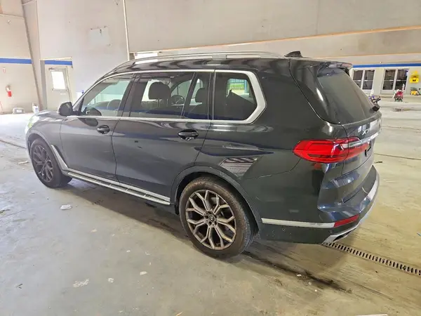 5UXCW2C03N9M42789 2022 BMW X7 - Image 2