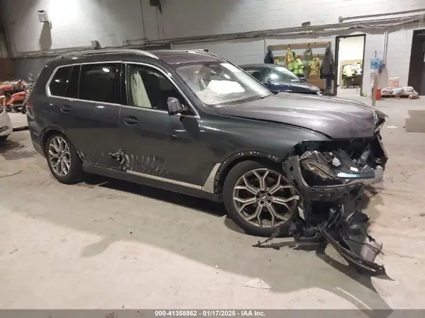 5UXCW2C04M9E43533 2021 BMW X7 - Image 1
