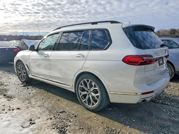 5UXCW2C04M9H15627 2021 BMW X7 - Image 2