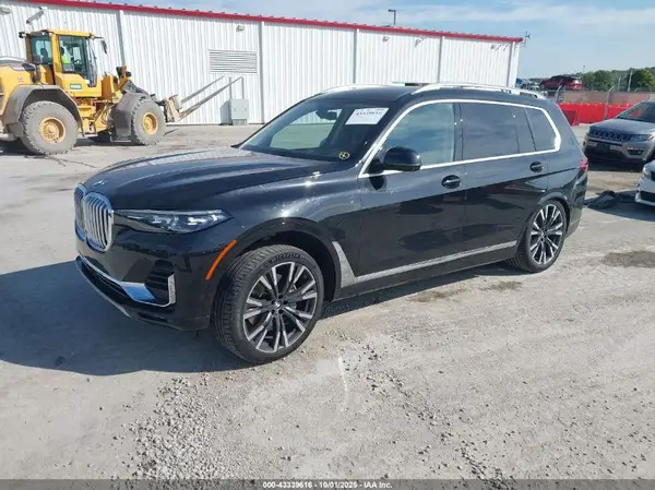 5UXCW2C04M9H63211 2021 BMW X7 - Image 2