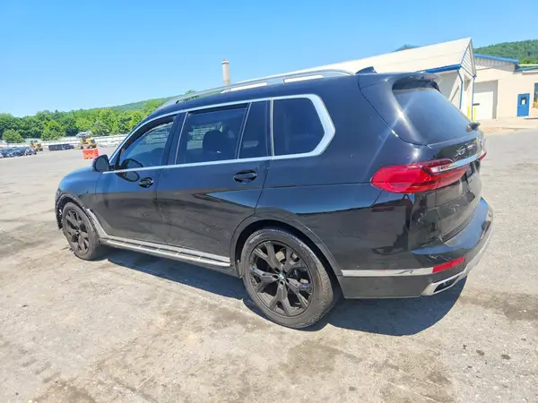 5UXCW2C04N9J48995 2022 BMW X7 - Image 2