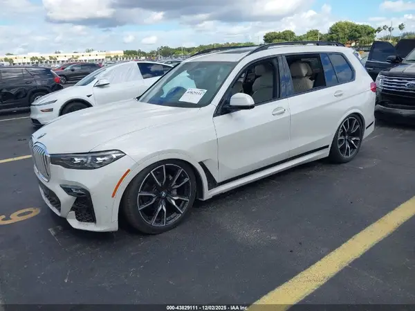 5UXCW2C04N9K12744 2022 BMW X7 - Image 2