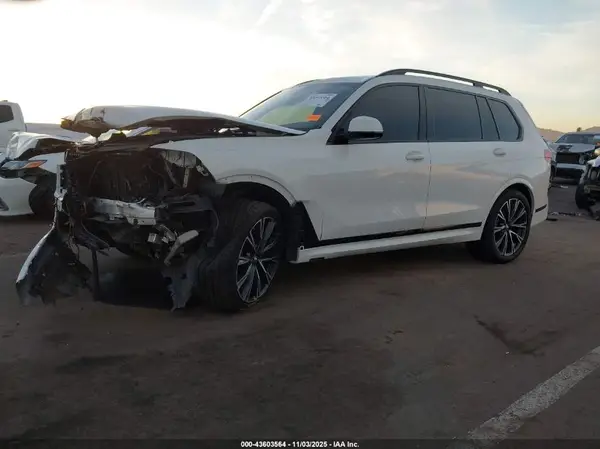 5UXCW2C04N9K17913 2022 BMW X7 - Image 2