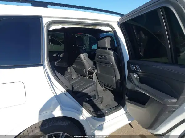 5UXCW2C04N9K17913 2022 BMW X7 - Image 8