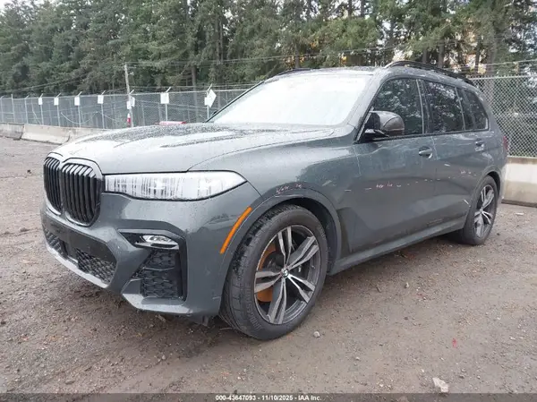 5UXCW2C04N9K69641 2022 BMW X7 - Image 2