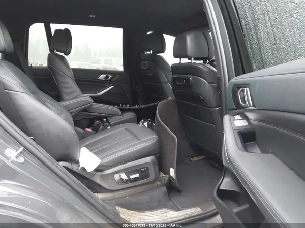 5UXCW2C04N9K69641 2022 BMW X7 - Image 8