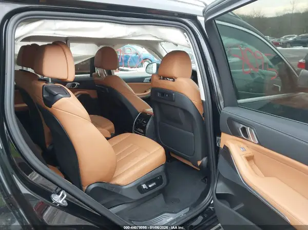 5UXCW2C04N9L13640 2022 BMW X7 - Image 8