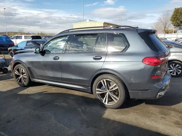 5UXCW2C04N9M10496 2022 BMW X7 - Image 2