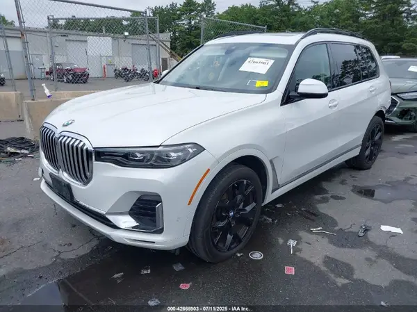 5UXCW2C04N9M23362 2022 BMW X7 - Image 2