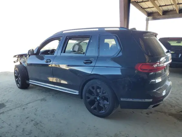5UXCW2C04N9M56782 2022 BMW X7 - Image 2