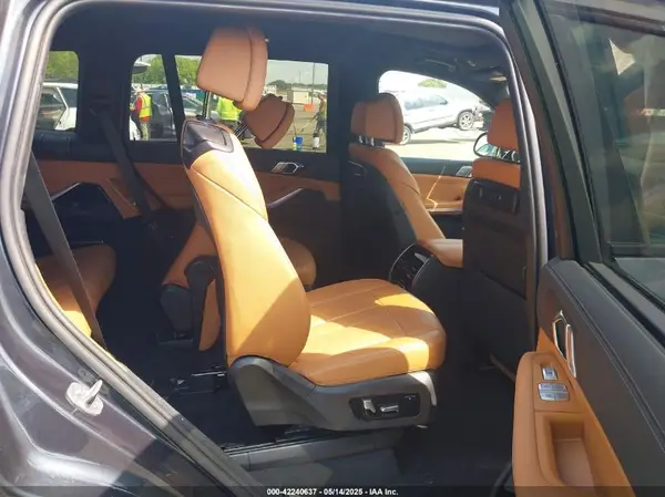 5UXCW2C04N9M67247 2022 BMW X7 - Image 8