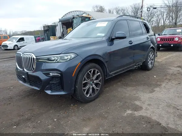 5UXCW2C04N9N02885 2022 BMW X7 - Image 2