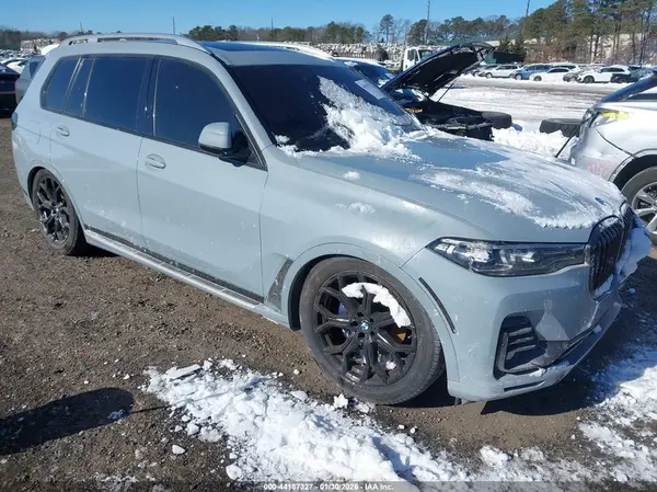 5UXCW2C05M9F67228 2021 BMW X7 - Image 1