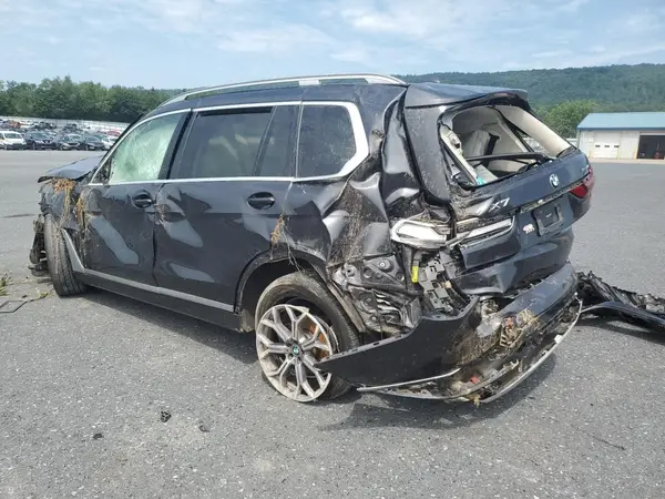 5UXCW2C05M9H40200 2021 BMW X7 - Image 2