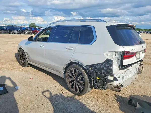 5UXCW2C05M9H59670 2021 BMW X7 - Image 2