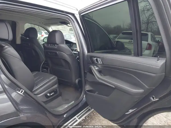 5UXCW2C05M9H65324 2021 BMW X7 - Image 8