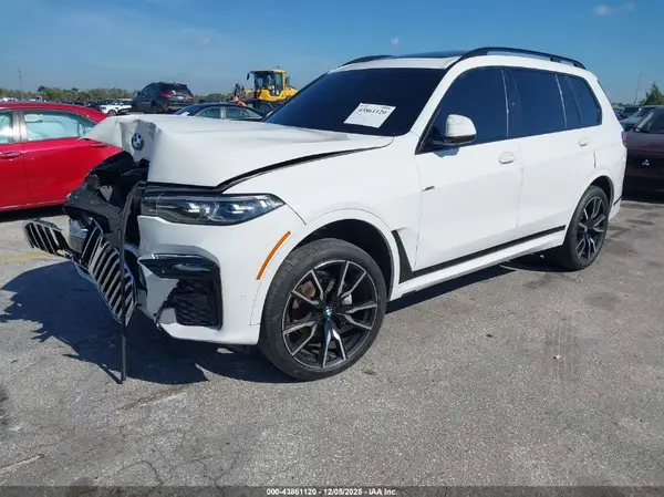 5UXCW2C05N9J47631 2022 BMW X7 - Image 2