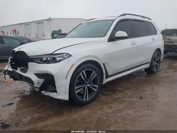 5UXCW2C05N9K70104 2022 BMW X7 - Image 2