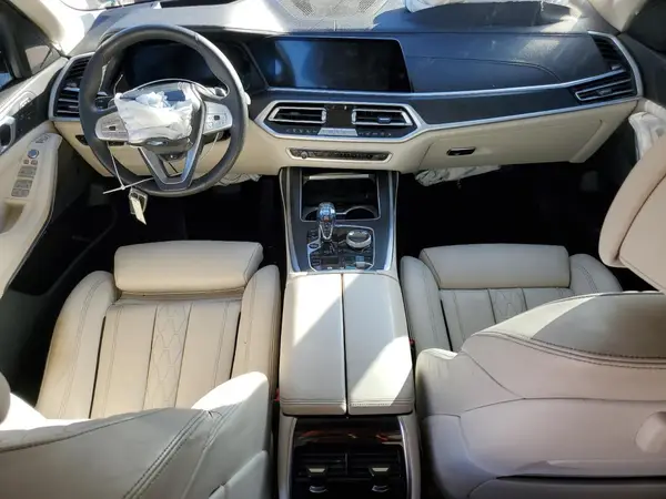 5UXCW2C05N9M82243 2022 BMW X7 - Image 8