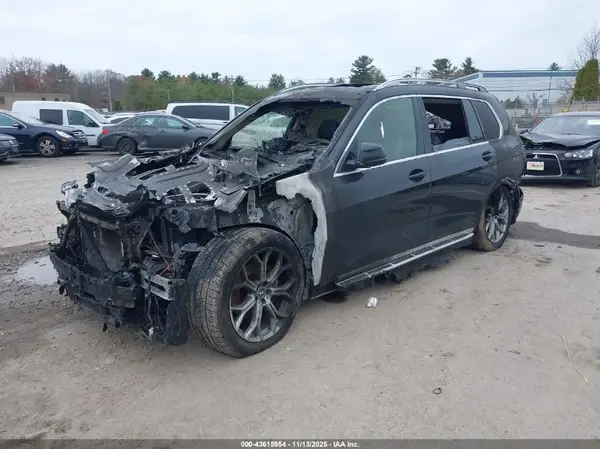 5UXCW2C06L9B40493 2020 BMW X7 - Image 2