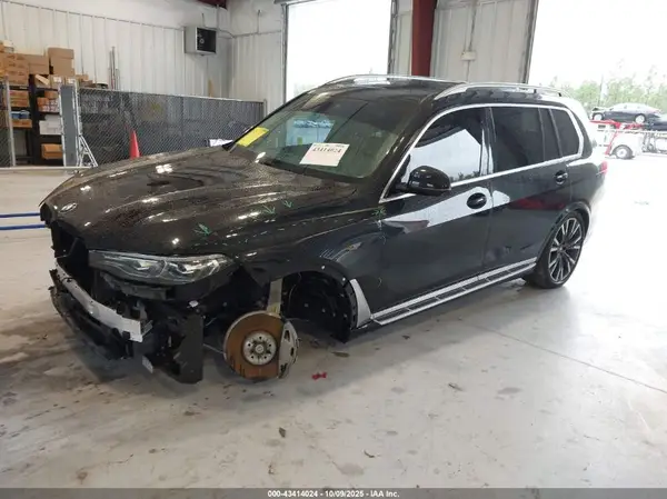 5UXCW2C06L9B91153 2020 BMW X7 - Image 2