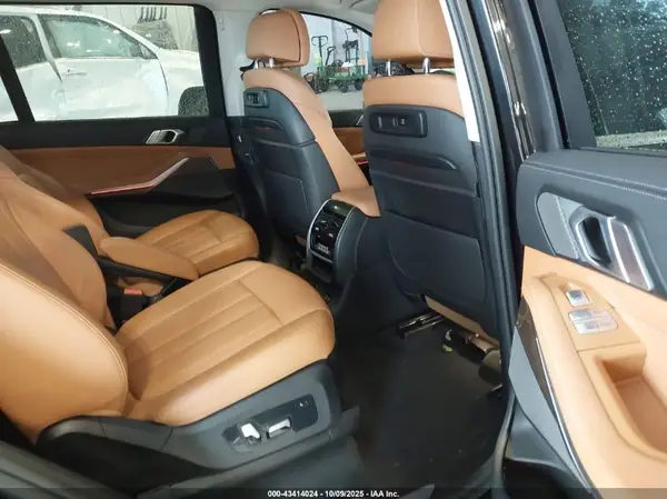 5UXCW2C06L9B91153 2020 BMW X7 - Image 8